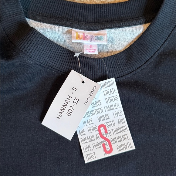 Lularoe Hannah crew neck sweatshirt breast cancer awareness ombre pink black - Picture 4 of 6